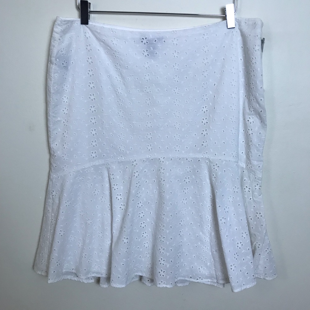 Chaps White Eyelet Knee-Length Skirt Size 12 EUC